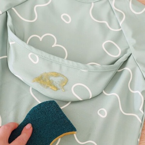 2 in 1 Langarm-Lätzchen Beaba Sage green