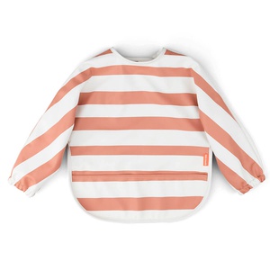 Babero con bolsillo y mangas Stripes Papaya Done by Deer