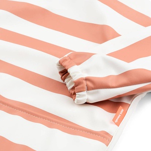Babero con bolsillo y mangas Stripes Papaya Done by Deer