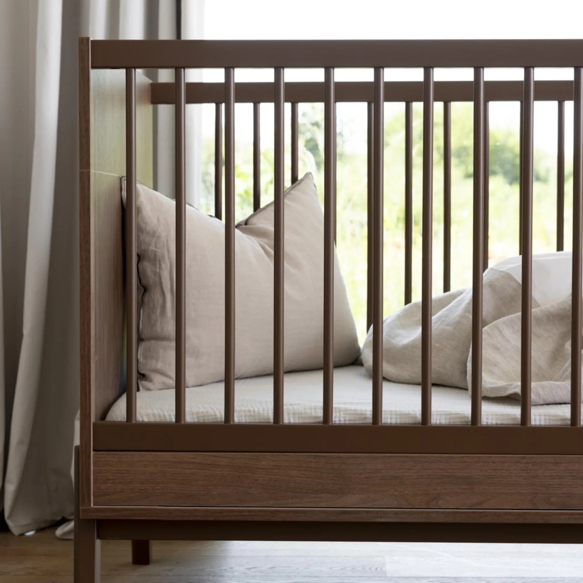 Babybett ASHI 140x70cm umbaubar Quax chestnut