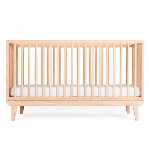 Babybett KERA in Buche mit Aufsatz Round-Sockelfuß Retro