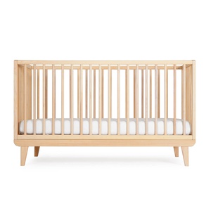 Babybett KERA in Buche mit Aufsatz Straight-Sockelfuß Retro