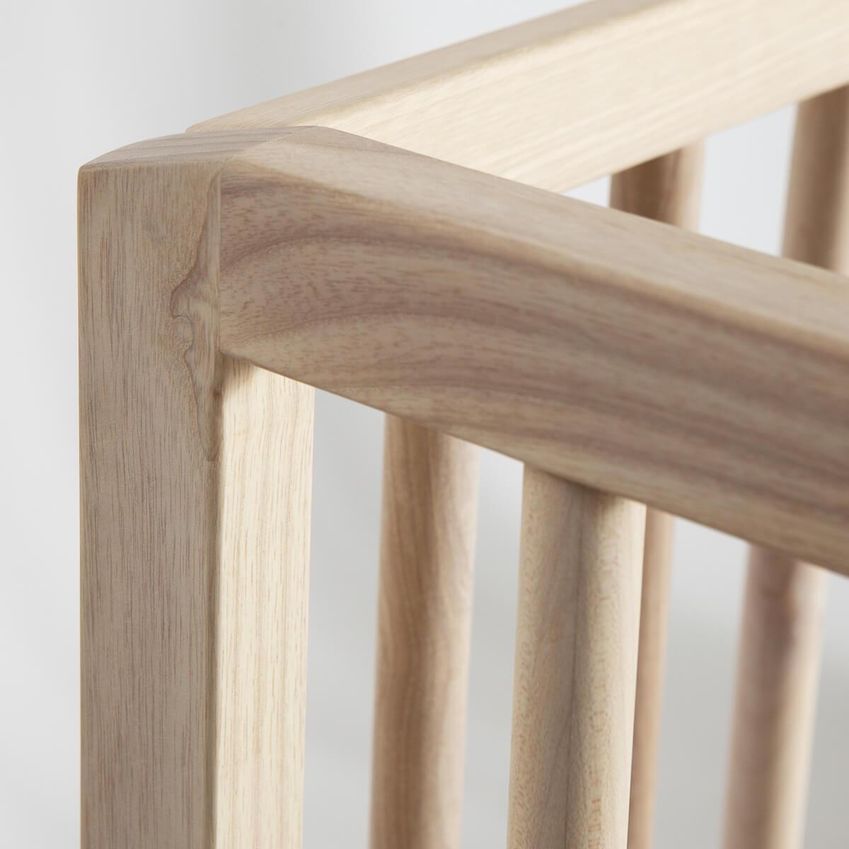 Babybett KERA in Esche mit Aufsatz Straight-Sockelfuß Bevel