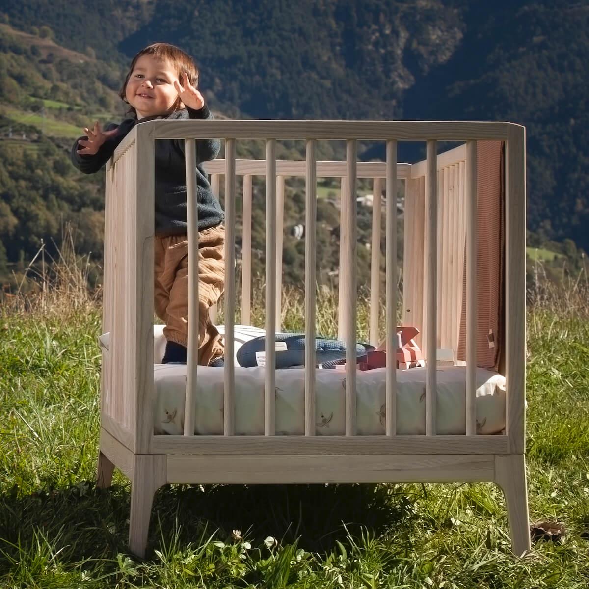 Babybett KERA in Esche mit Aufsatz Straight-Sockelfuß Pure