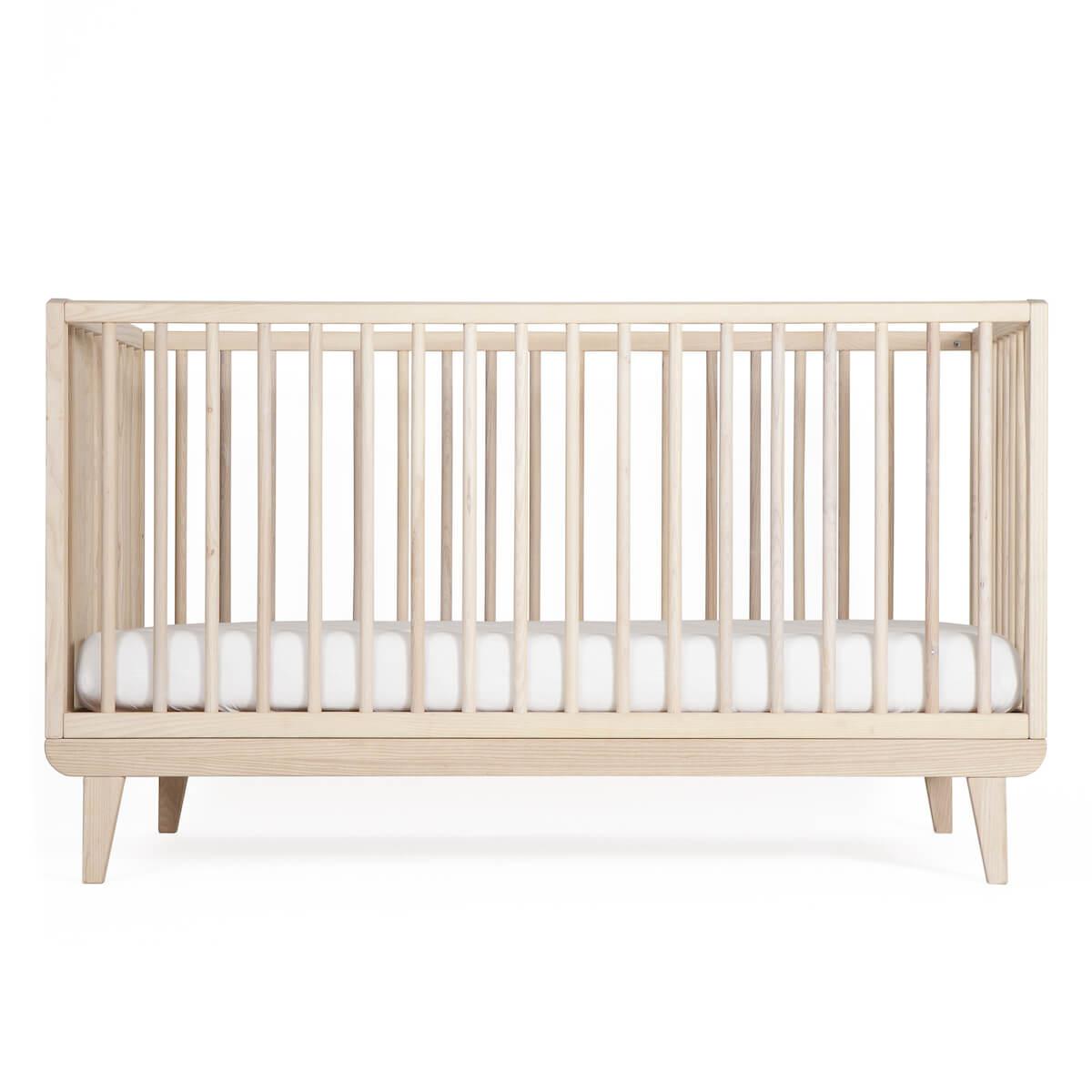 Babybett KERA in Esche mit Aufsatz Straight-Sockelfuß Retro