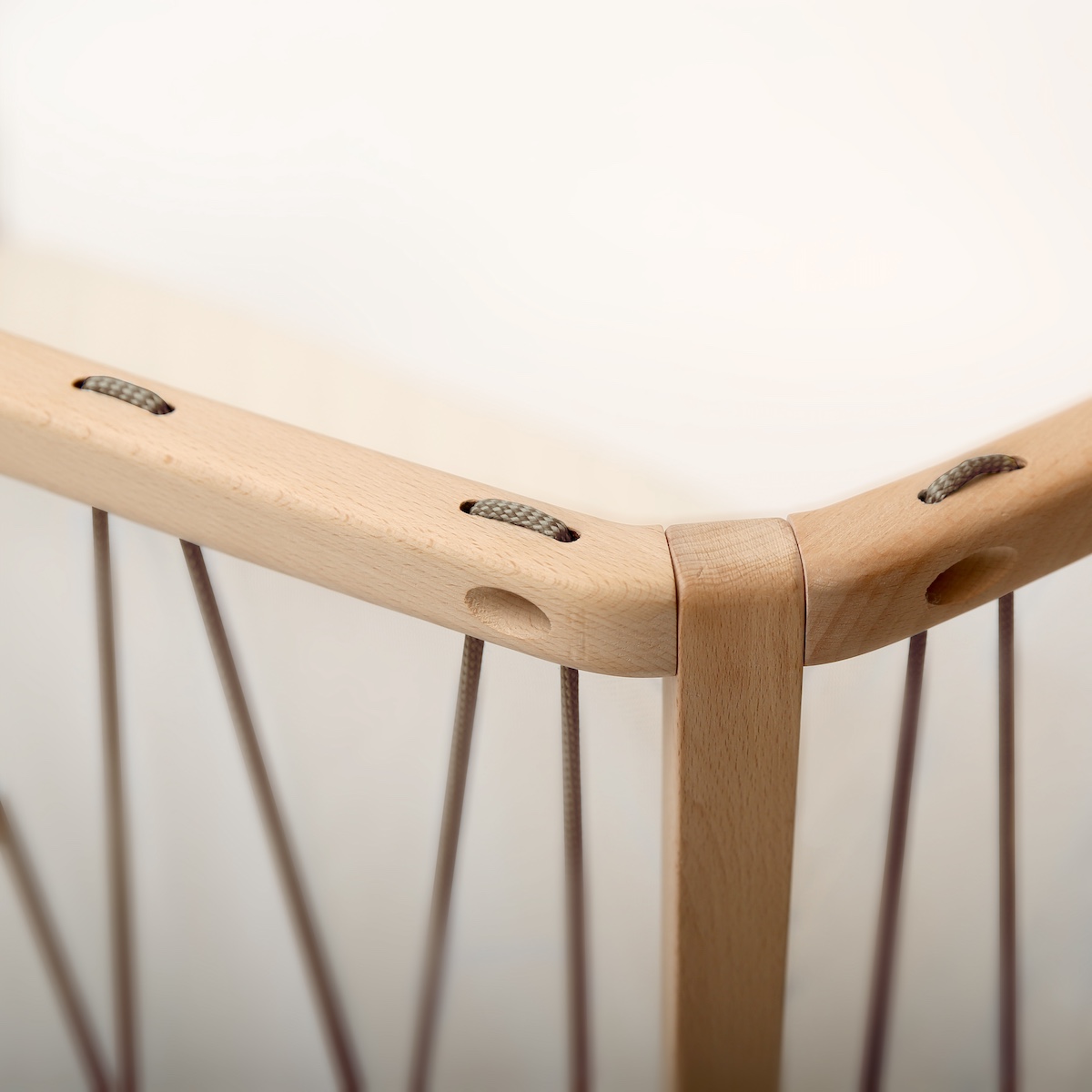 Babybett KIMI Kordel Hazelnut Charlie Crane Kokosmatratze