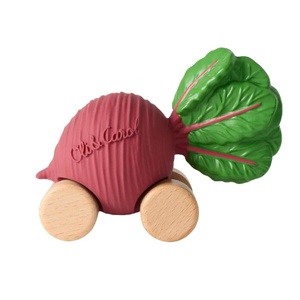 Babyspielzeug BETTY THE BEETROOT CAR Oli & Carol