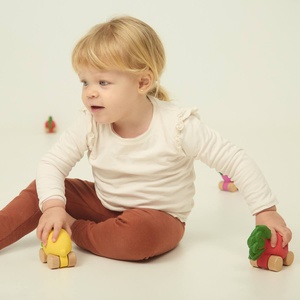 Babyspielzeug SWEETIE THE STRAWBERRY CAR Oli & Carol