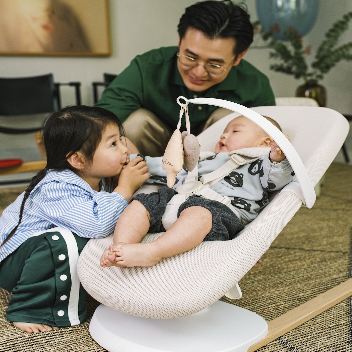 Babywippe YOGA Stokke light sand