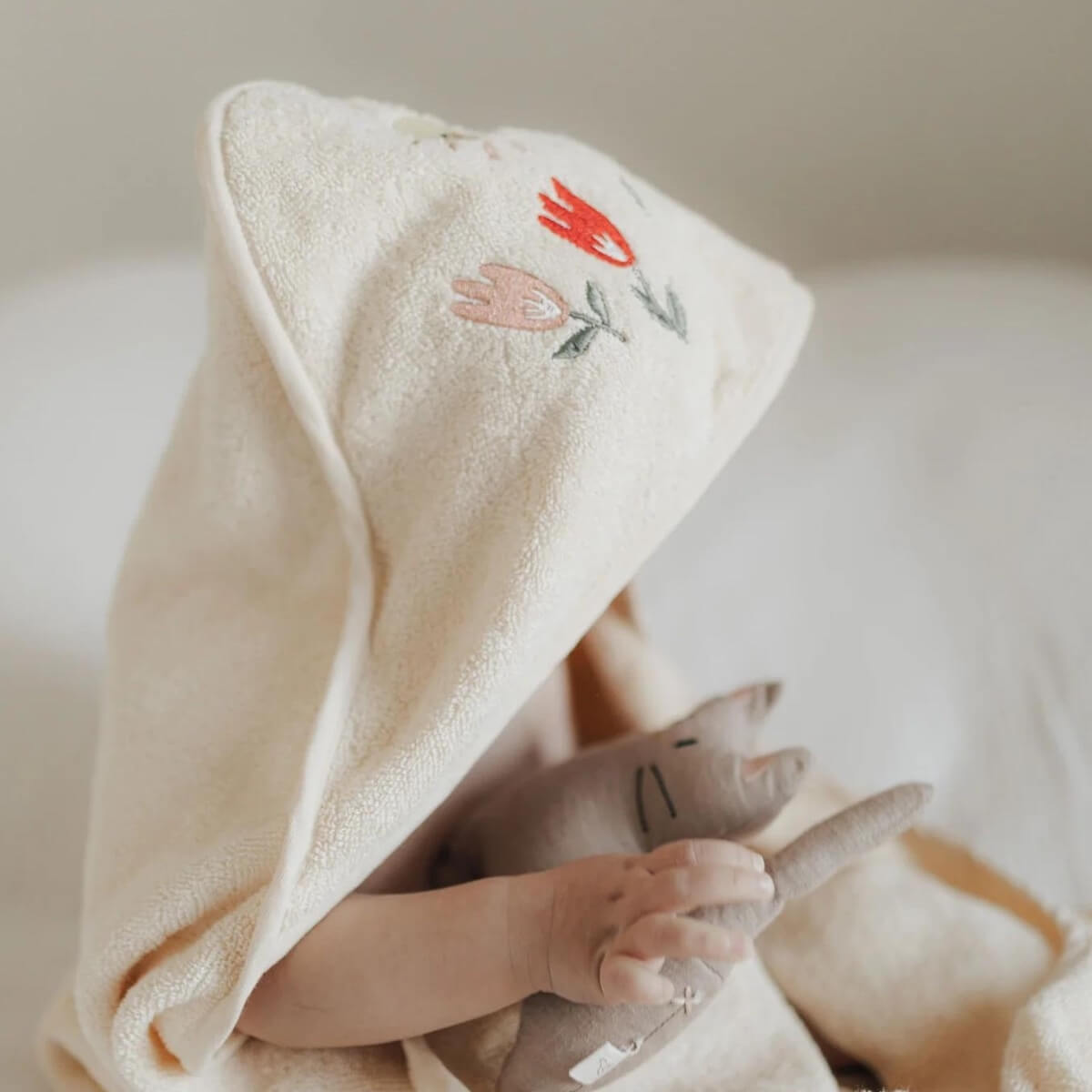 Badecape 85x85cm PETAL gestickt Terry Liebe April Harmonie