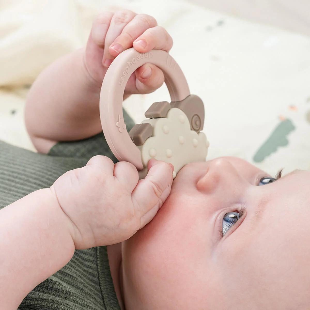 Beißring Sheepy Done by Deer rosa