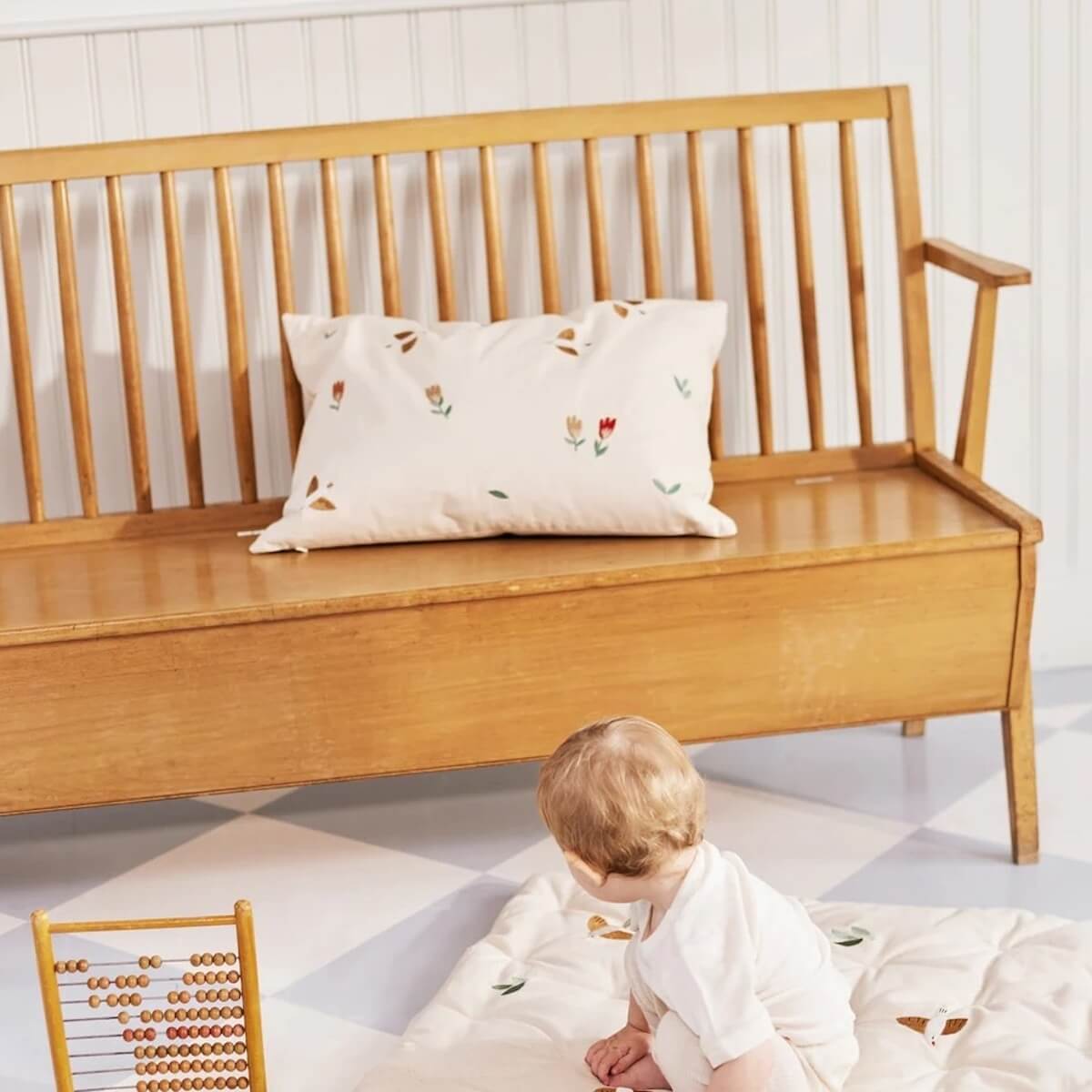 Besticktes Kissen Liebe April-Singvögel