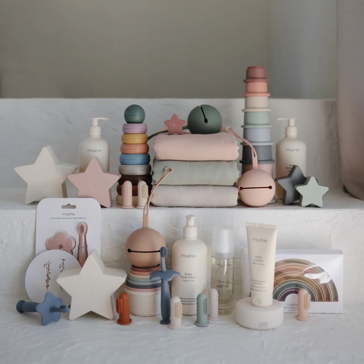 Bibs Silicon Pacifier Case Mushie Blush