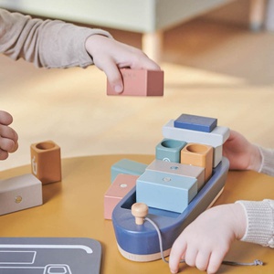 Container Ship Wooden Flexa 5 containers & load magnet blue