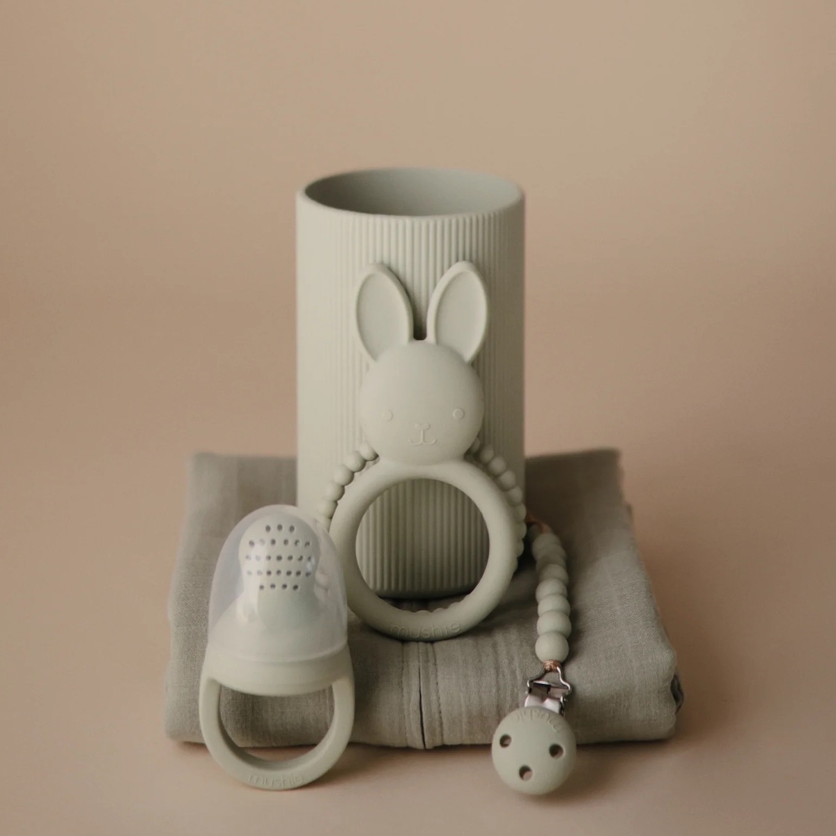 Frischfutterautomat Silikon 2tlg. Mushie Salbei      