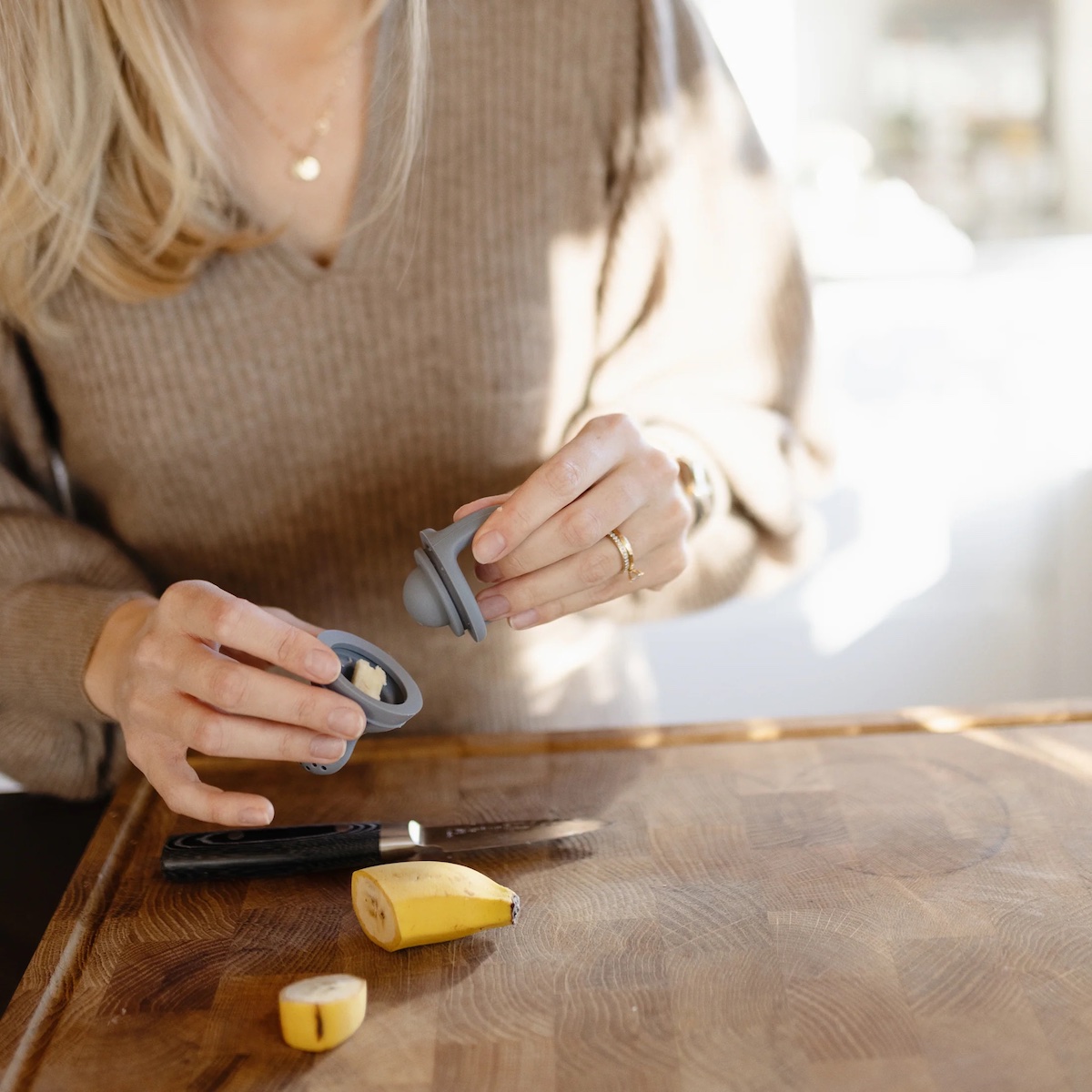 Frischfutterautomat Silikon 2tlg. Mushie Salbei      