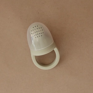 Frischfutterautomat Silikon 2tlg. Mushie Salbei      