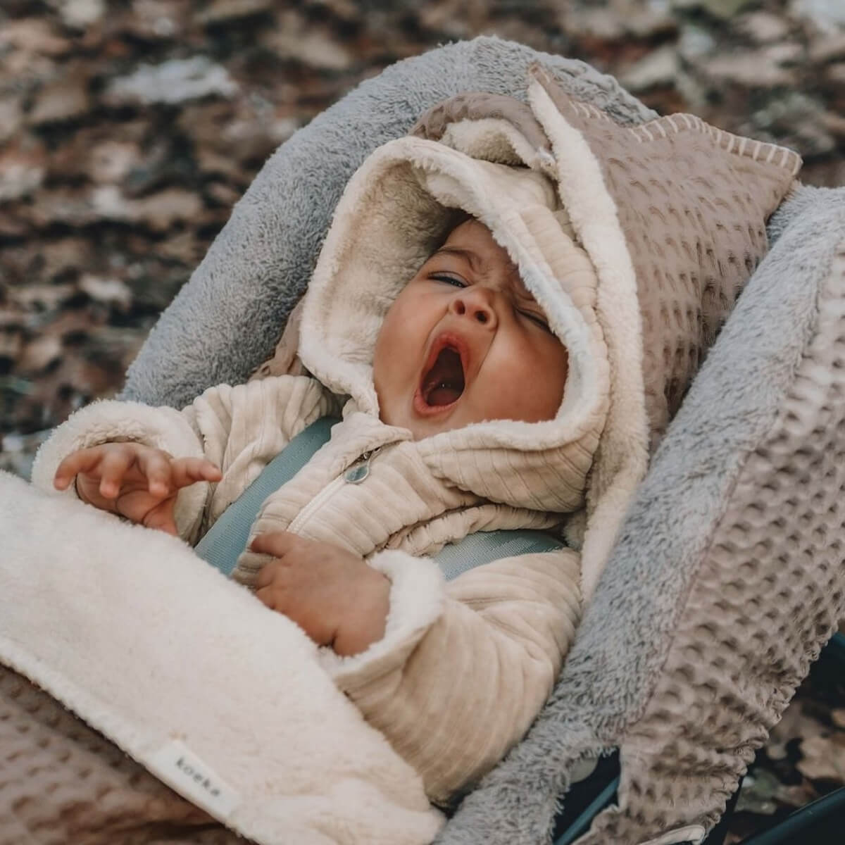 Fußsack Autositz 0+ 3/5 Punkte teddy Oslo Koeka caffe