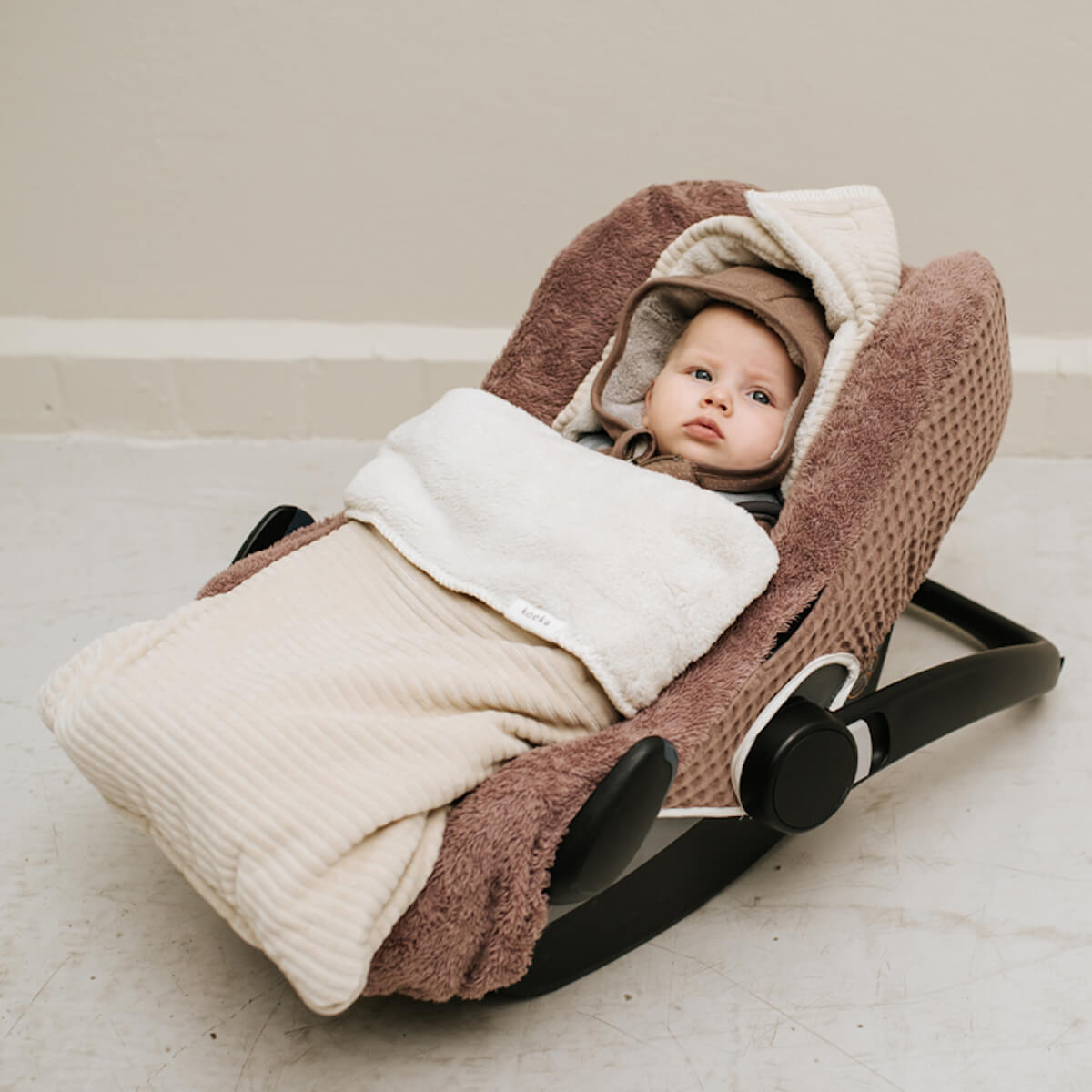 Fußsack für Autositz 0+ 3/5 Punkte teddy Vik Koeka sand