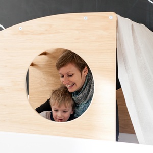 Halbhohes Bett Kasva Buche weiß lackiert mit Kajüte + Baum Eiche