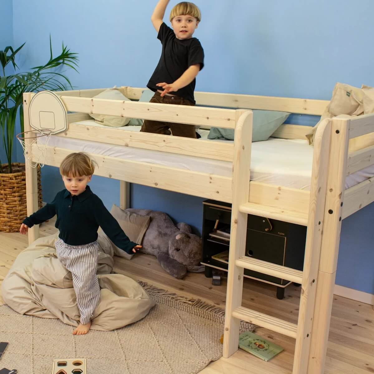 Halbhohes spielbett 200x90cm gerade Leiter CLASSIC Flexa natural