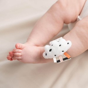 Handgelenk-Rassel-Set 2er-Pack Glückliche Wolken Powder Done by Deer