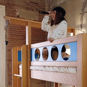 Hochbett Pirat mit Seil DELUXE de Breuyn natürlich-blau