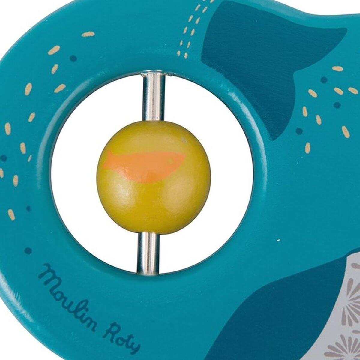 Hochet bois baleine LE VOYAGE D'OLGA Moulin Roty