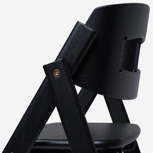 Hochstuhl aus natürlicher Eiche KLAPP Kaos schwarzer