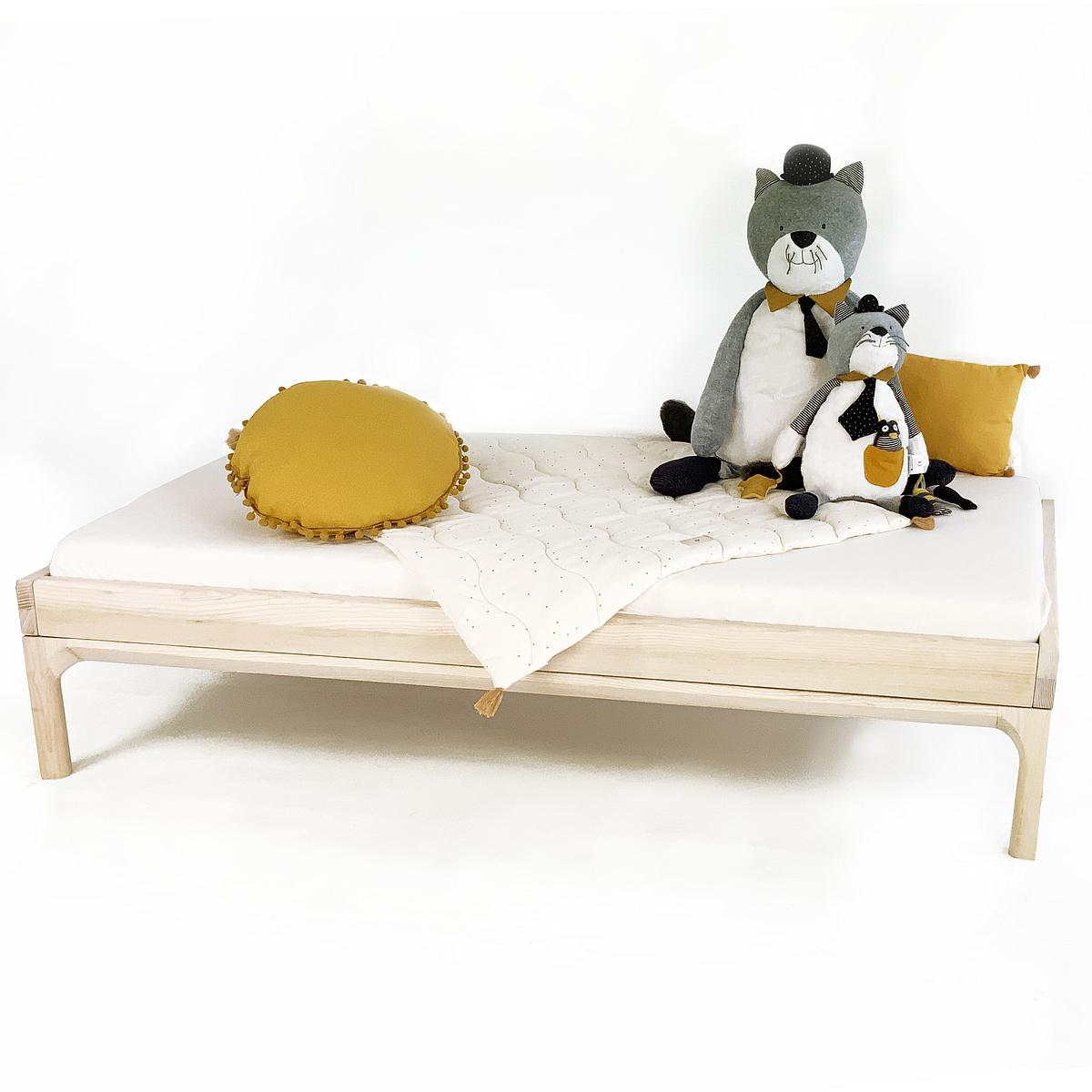 Juniorbett KERA in Esche mit Sockelfuß Bevel