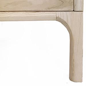 Juniorbett KERA in Esche mit Sockelfuß Bevel