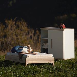 Juniorbett KERA in Esche mit Sockelfuß Pure