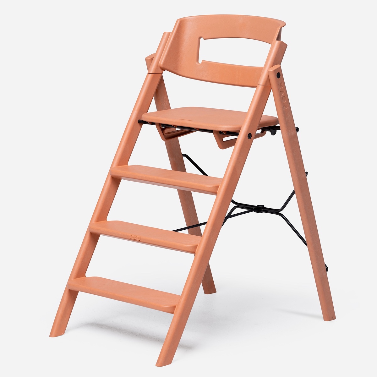 KAOS Klapp Hochstuhl aus recyceltem Kunststoff in Terrakotta-Rosa