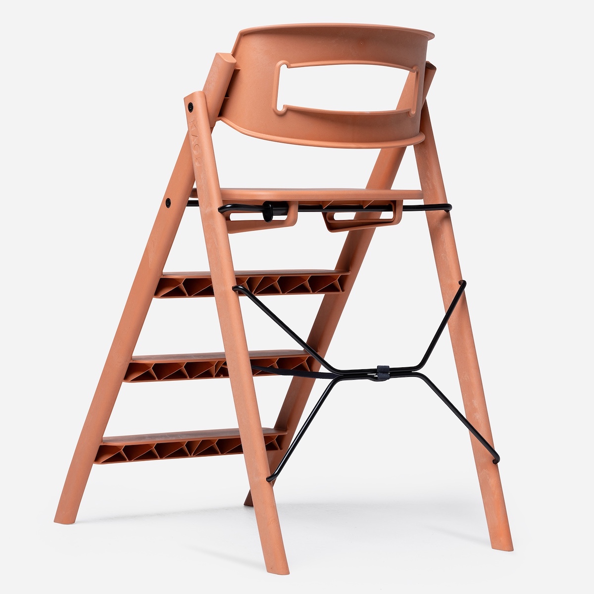 KAOS Klapp Hochstuhl aus recyceltem Kunststoff in Terrakotta-Rosa