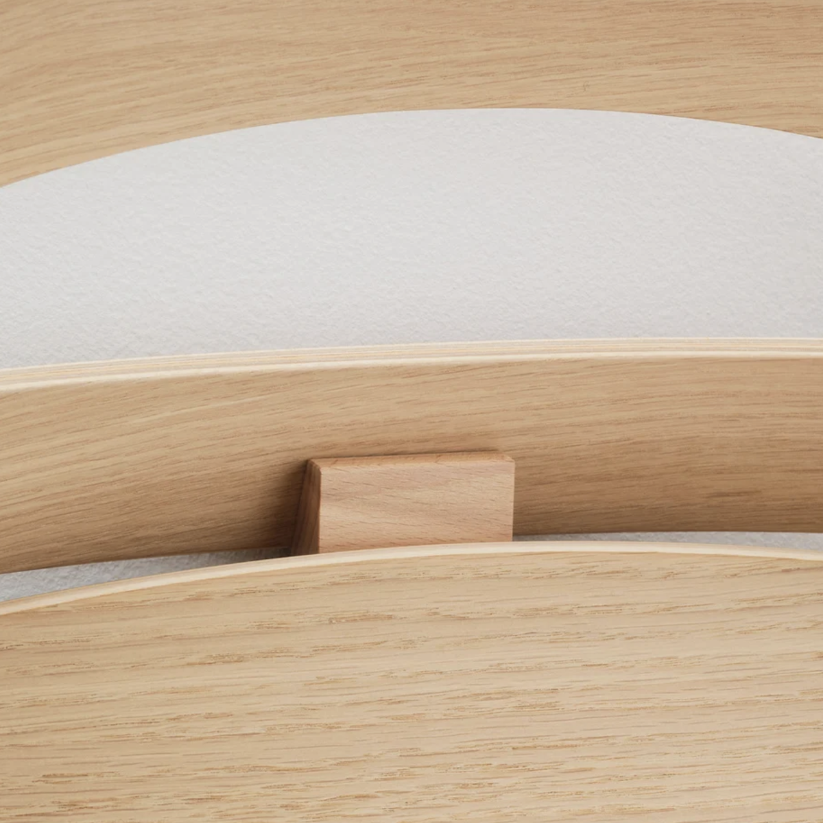 KAOS Klapp Wandhaken aus schwarzer Buche