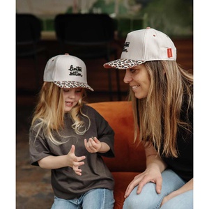 Kappe 9-18M Léopard #5 Hello Hossy