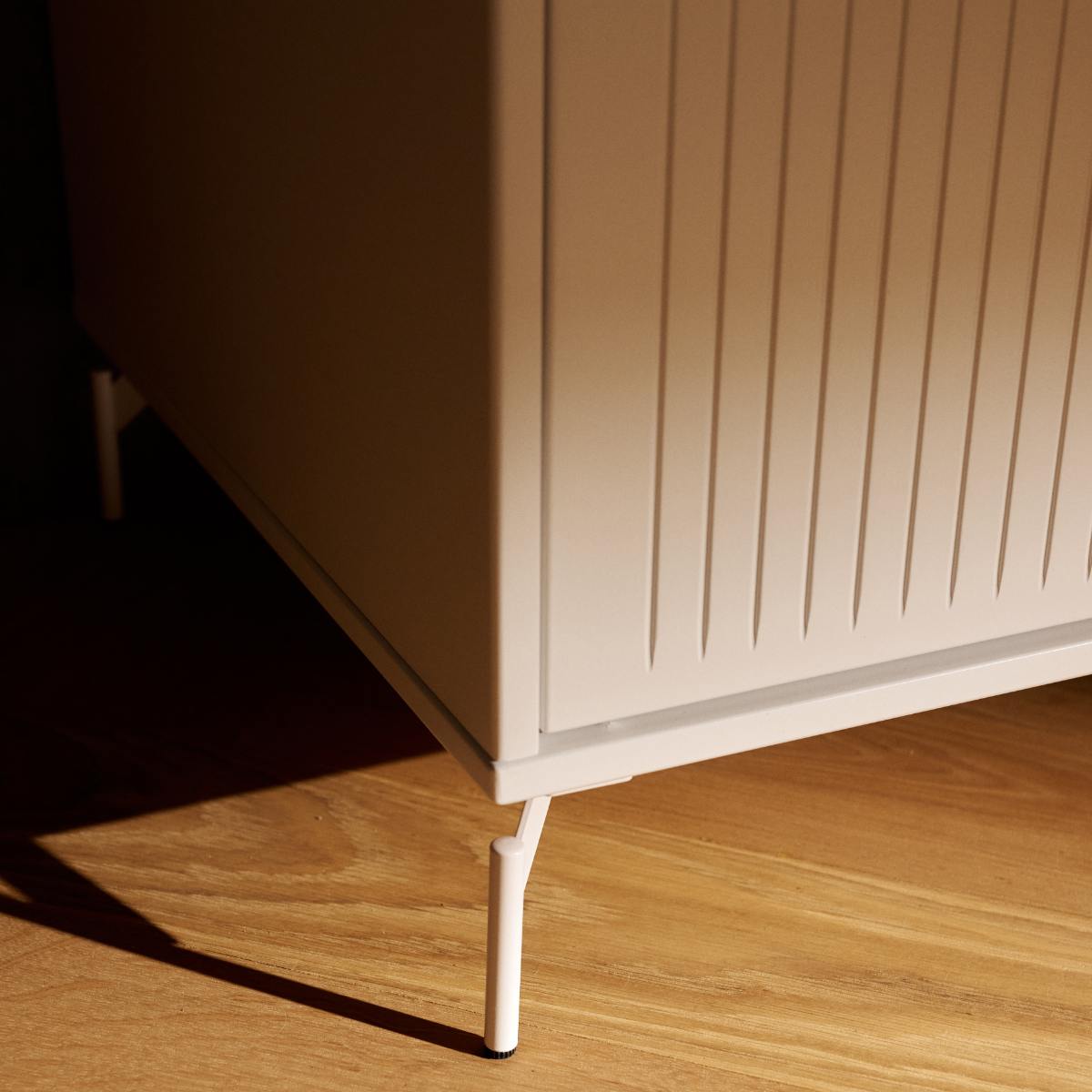 Kinderschrank mit 2 Türen und Fußteil SAGA FLEXA blanc