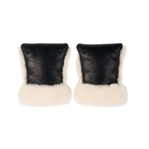 Kinderwagenfäustlinge aus Schaffell Binibamba Black milk