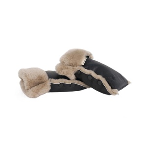 Kinderwagenfäustlinge aus Schaffell Binibamba black toast