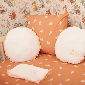 Kissen rund Mulltuchstoff RABBITS bestickt gelb 30cm