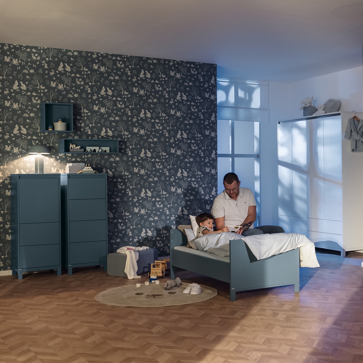 Kleiderschrank 4 Türen 4 Schubladen OLLI Paidi weiß blau matt