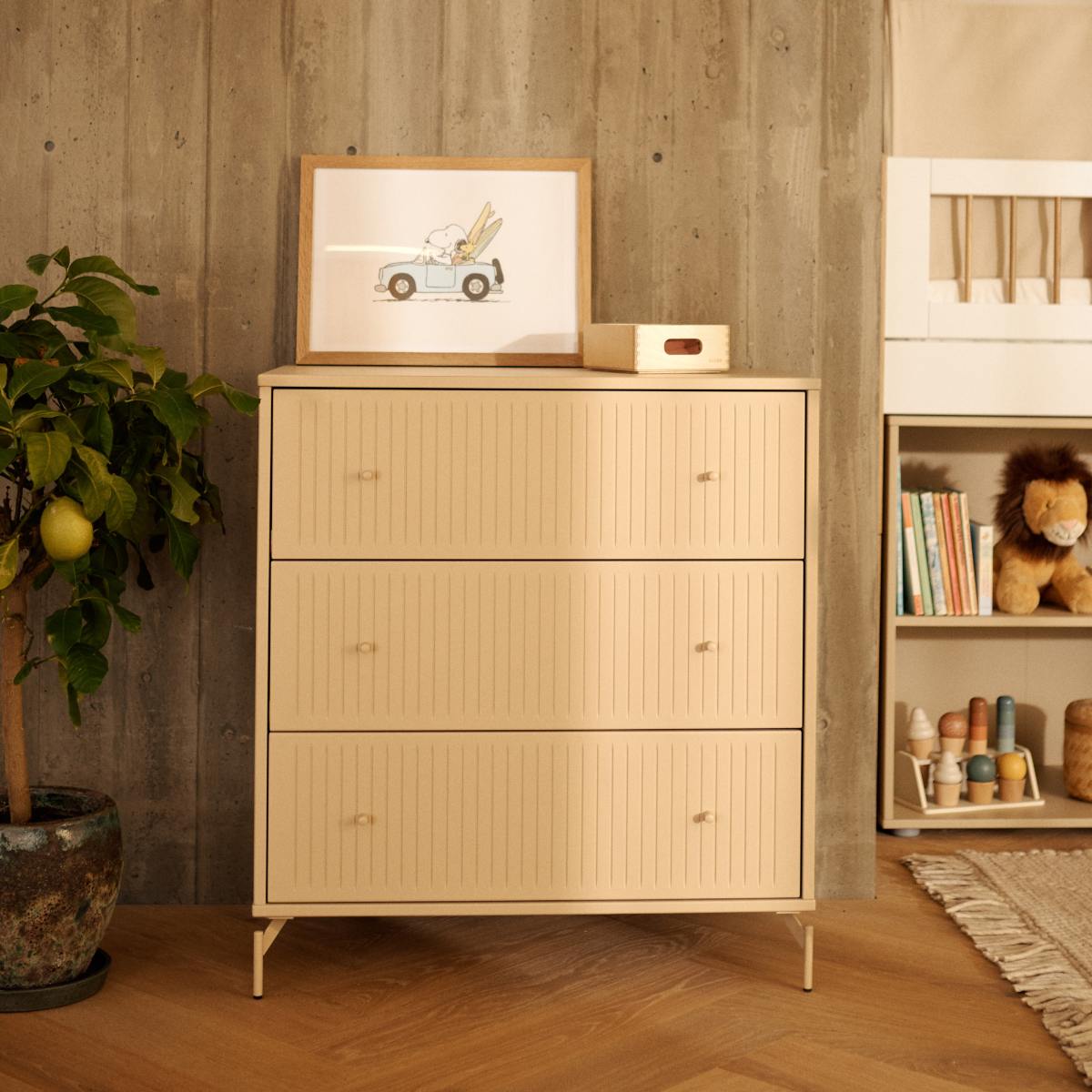 Kommode mit 3 Schubladen Rillen mit Fuß SAGA Flexa Hafer