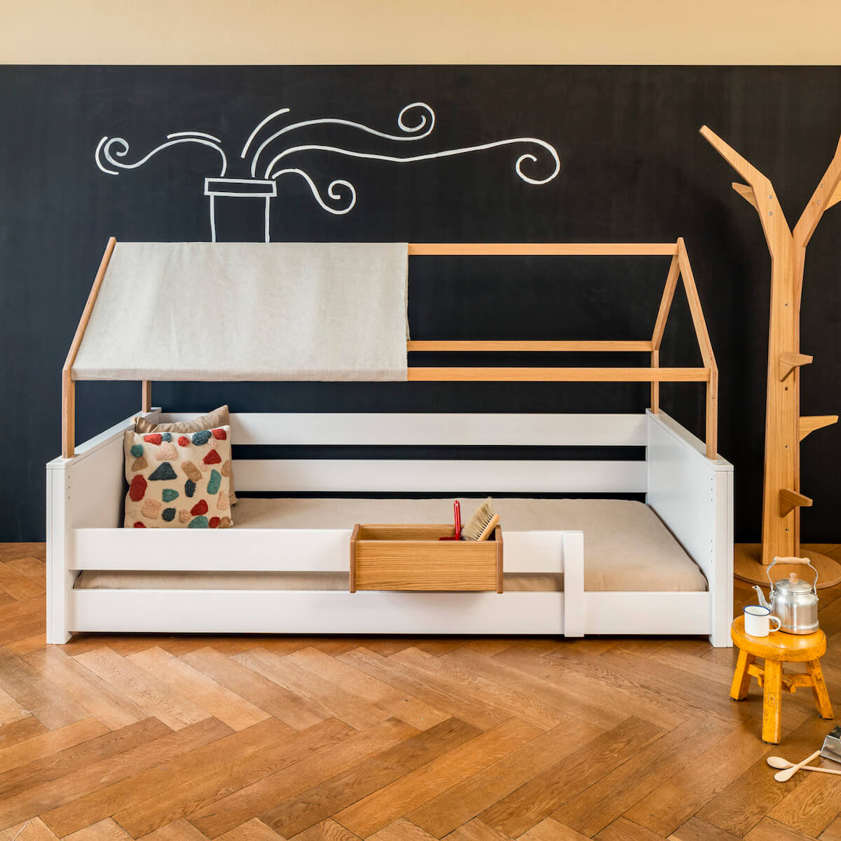 Liege-Dach bodentief-Fallschutz niedrig KASVA Buche massiv weiß-lackiert Eiche furniert-geölt