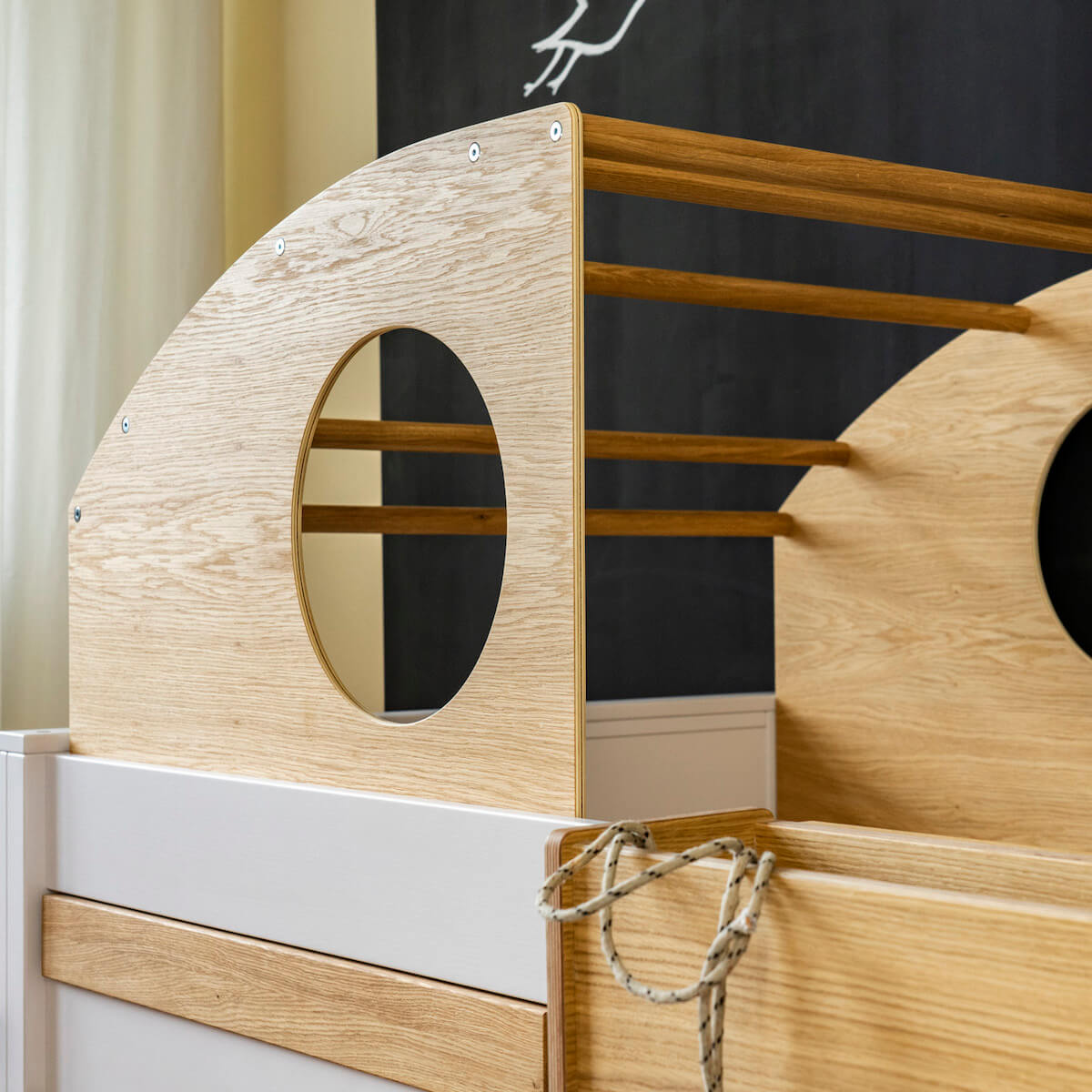 Liege niedrig-Kajuete Eiche KASVA Buche massiv weiß-lackiert