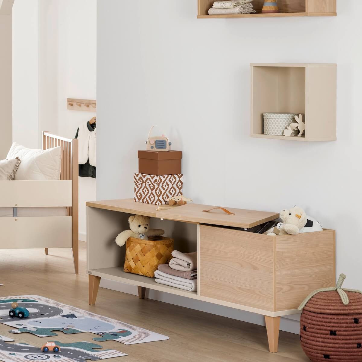 Lowboard 1Fach offen,1Fach mit Deckel MILA & BEN Paidi Beige cashmere / skandinavisches Holz