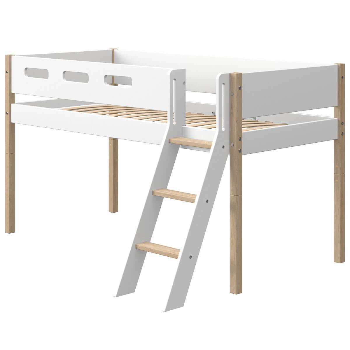 Mittelhohes Bett 200x90cm geneigte Leiter NOR Flexa Eiche-weiß