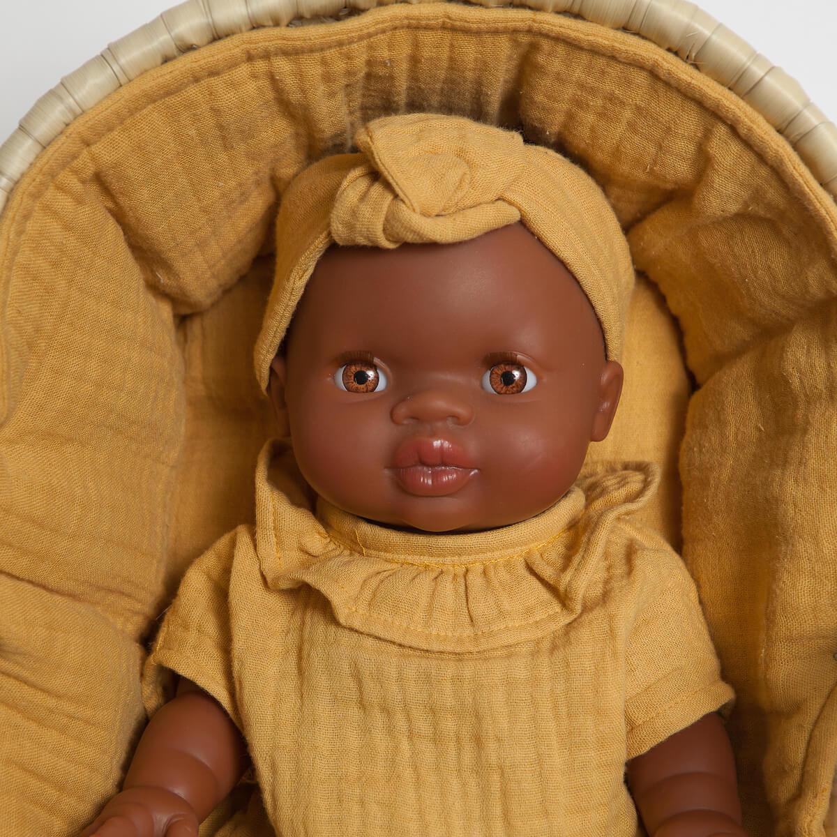 Moses-korb für Puppe aus Palmblatt BOBBLE senfgelb