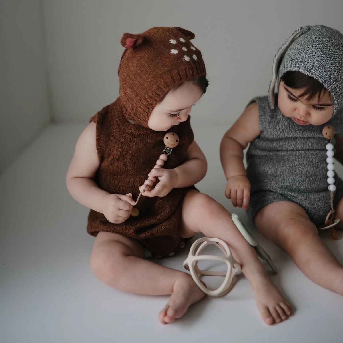 Mushie - Beißring Ball Getrockneter Thymian       