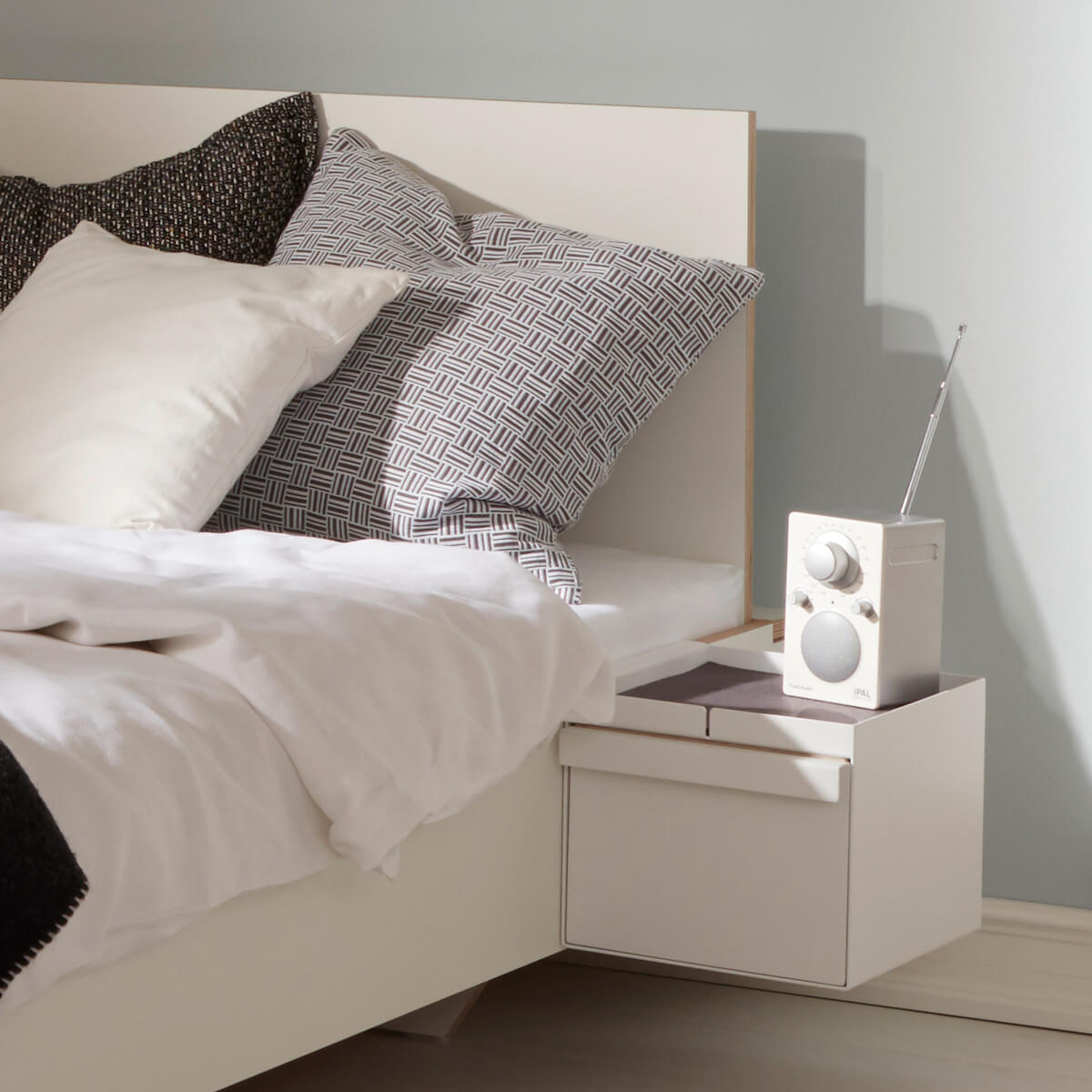 Nachttischablage Add-On No.3 FLAI Müller Small Living Metall Schale-Wollfilzeinlage