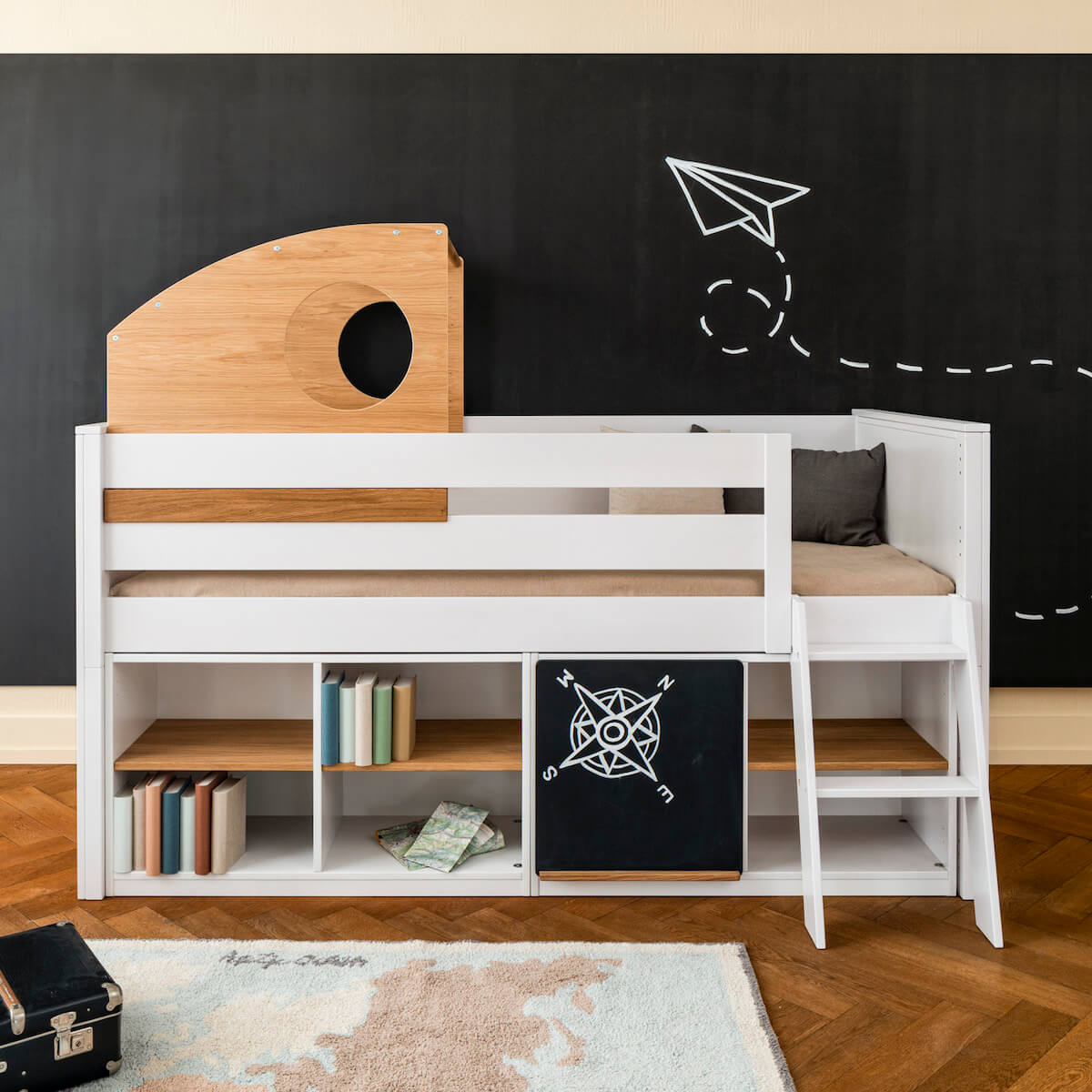 Niedrige Spielbett-Kajuete halbhoch KASVA Buche massiv weiß-lackiert Eiche furniert-geölt